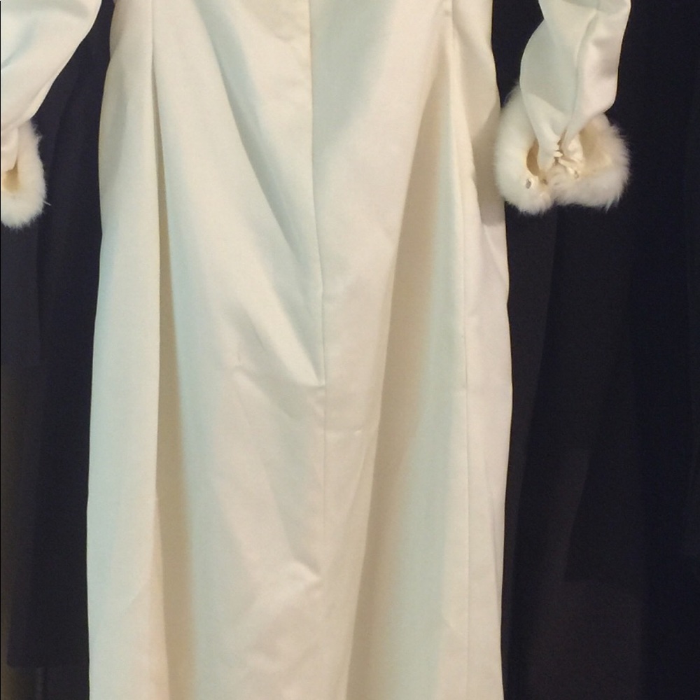 Cream Color Gown - Picture 11 of 16